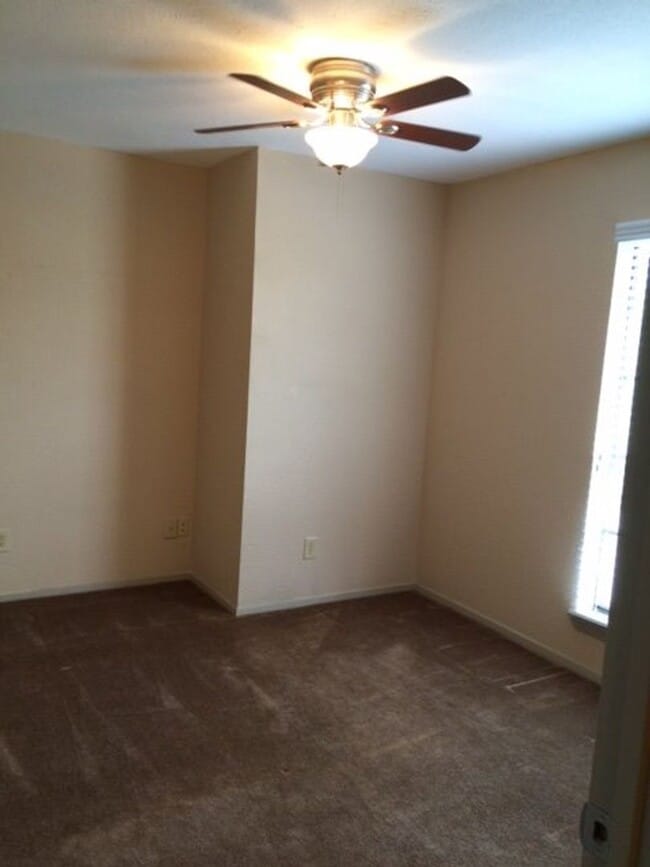Foto del edificio - Frisco - 3/2 half duplex, 2-story, 2-car g...