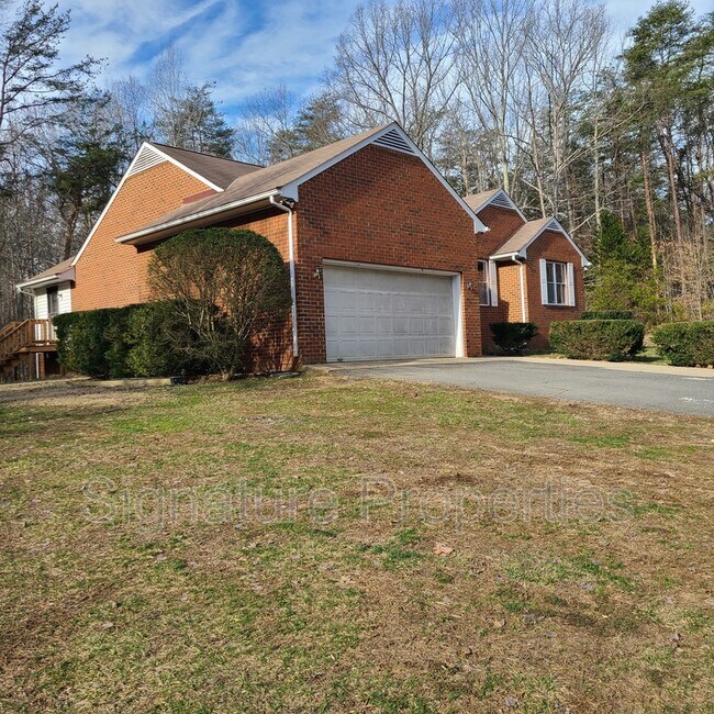 Building Photo - 2263 Pony Farm Rd