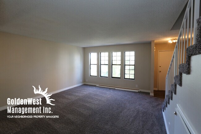 Building Photo - 2080 Karen Ave