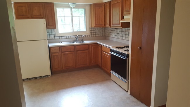 Kitchen - 328 Sunset Trail