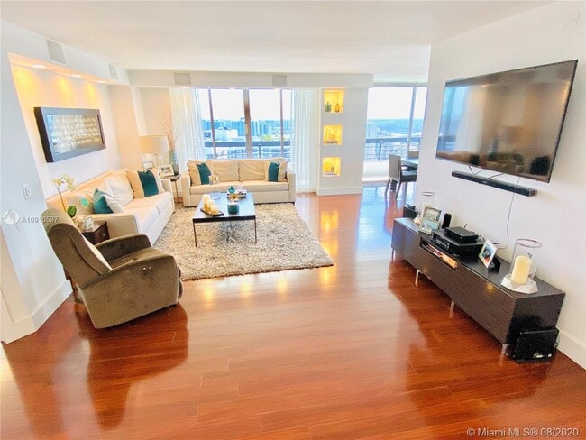 Building Photo - 3500 Mystic Pointe Dr