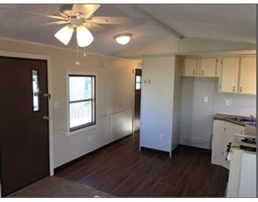 Building Photo - 557 SW Cutoff