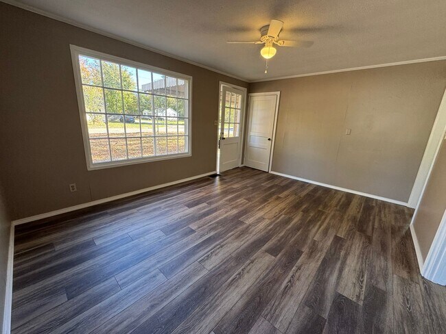 Foto del edificio - 1401 N Detroit Ave