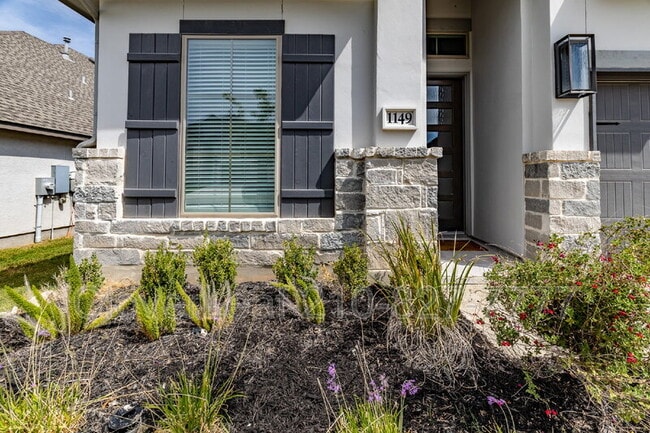 Building Photo - 1149 Cadogan Squire