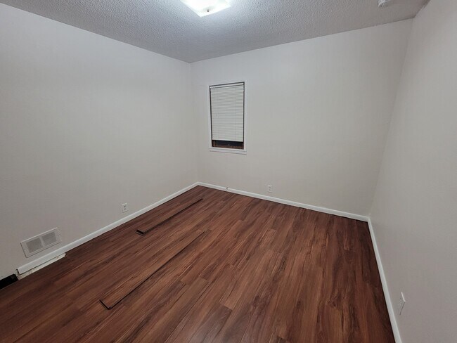 Dormitorio 2 de 4 - 802 Le Hillier St