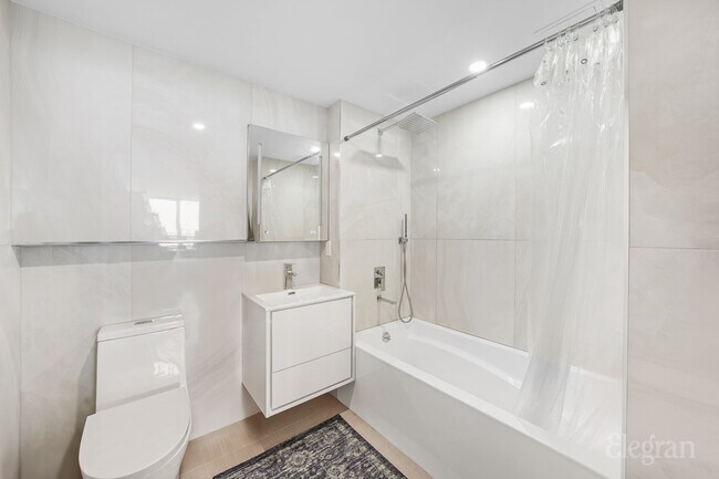 Foto del edificio - 733 Ocean Pkwy