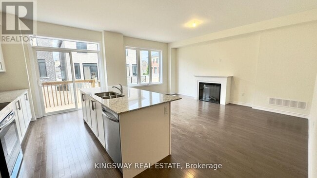 Building Photo - 16 Blick Crescent