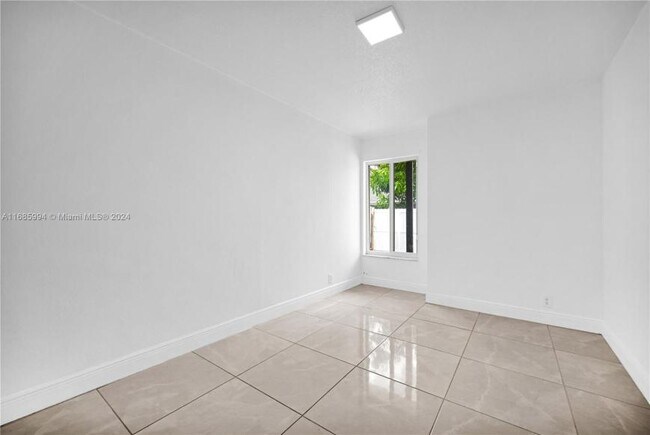 Foto del edificio - 3 bedroom in Miami Gardens FL 33055