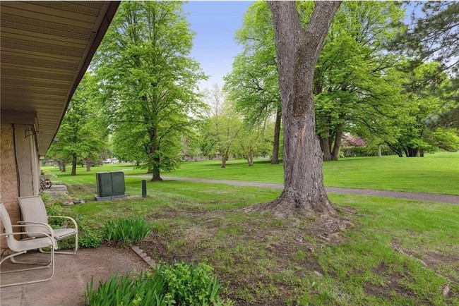 Building Photo - 935 11th Ave S