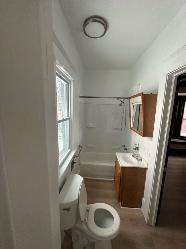 Building Photo - 37 Forester St