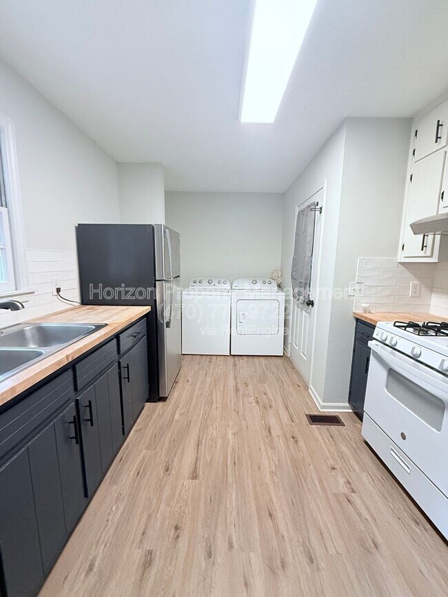 Building Photo - 4433 Sardis Dr