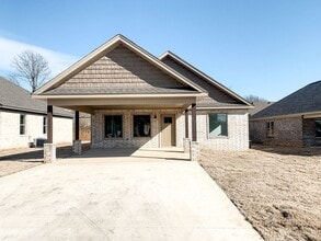 Building Photo - 260 Wolf Den Dr