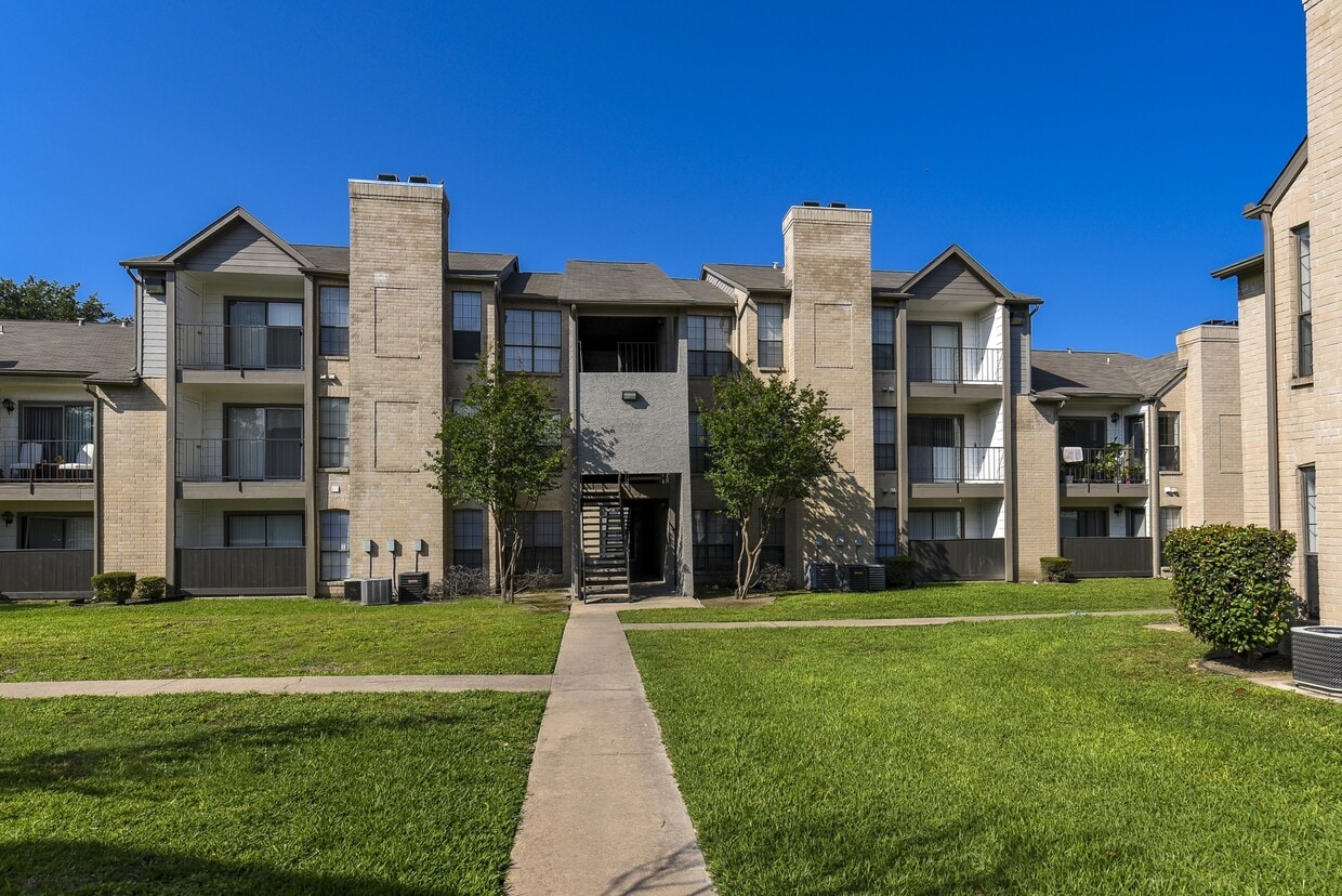 A Country Place 9971 Quail Blvd Austin, TX Apartments for Rent in