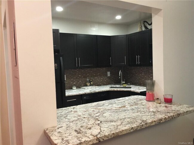 Foto del edificio - 109 Town Hill Condominium