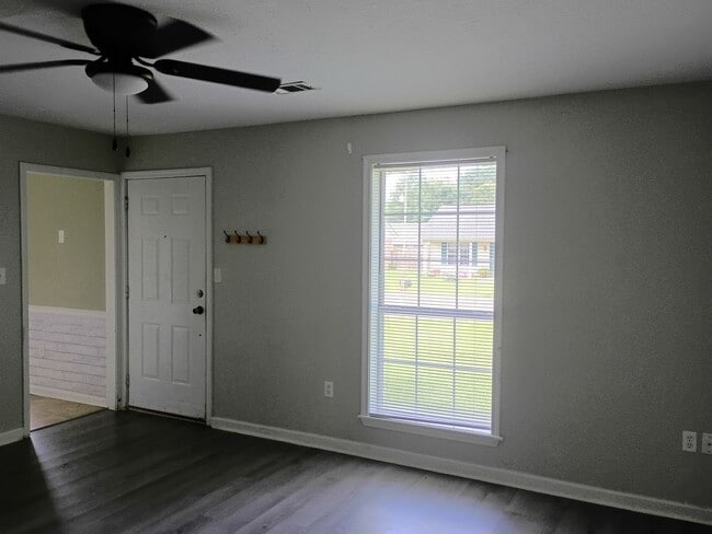 Building Photo - 119 Autumn Cove