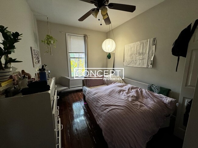 Building Photo - 717 Parker St