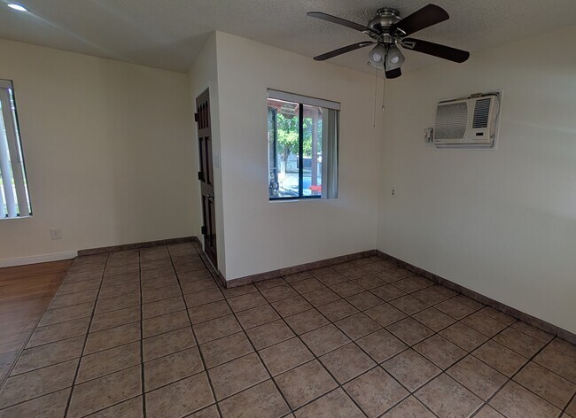 Foto del edificio - 1618 S Meeker Ave