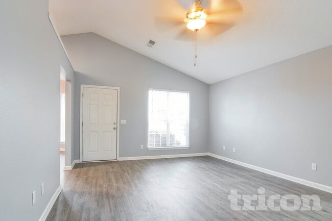 Foto del edificio - 255 Legend Oaks Dr