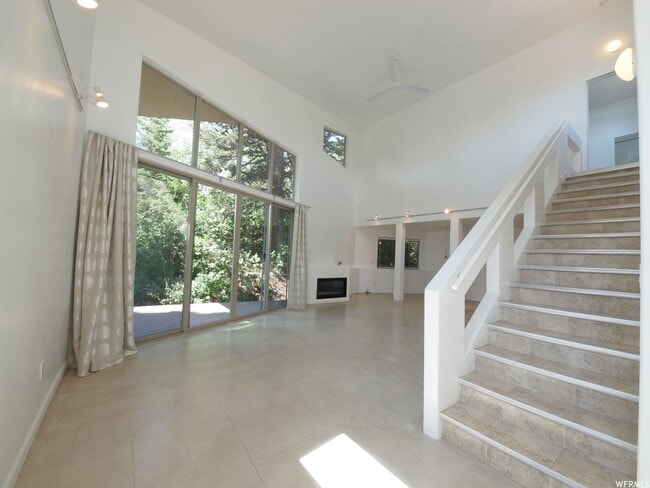 Building Photo - 430 Aspen Dr