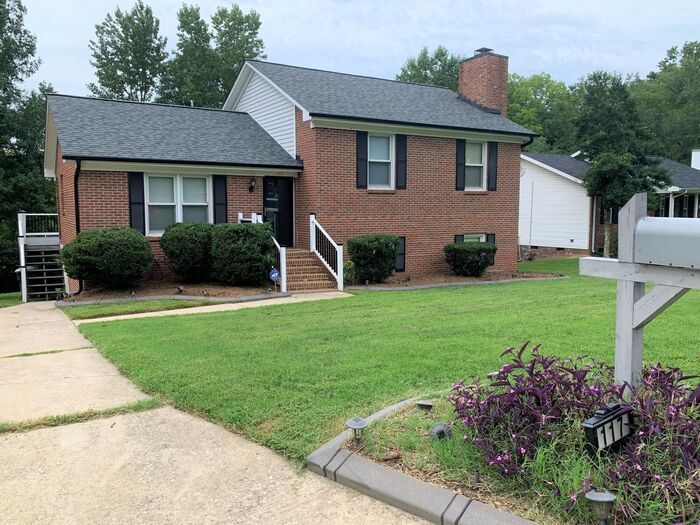 Primary Photo - 117 W Lakefield Dr