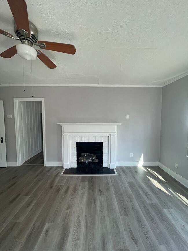 Foto del edificio - 2 bedroom One bath with new appliances