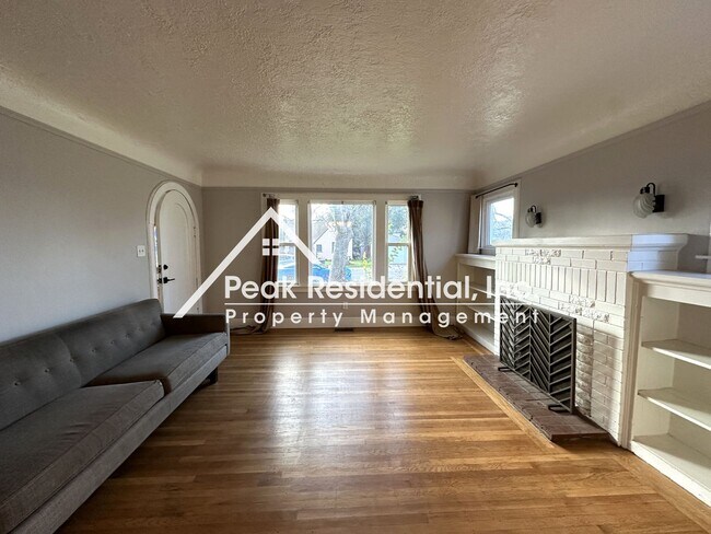 Foto del edificio - Updated 3bd/2ba House near Sutterville & F...