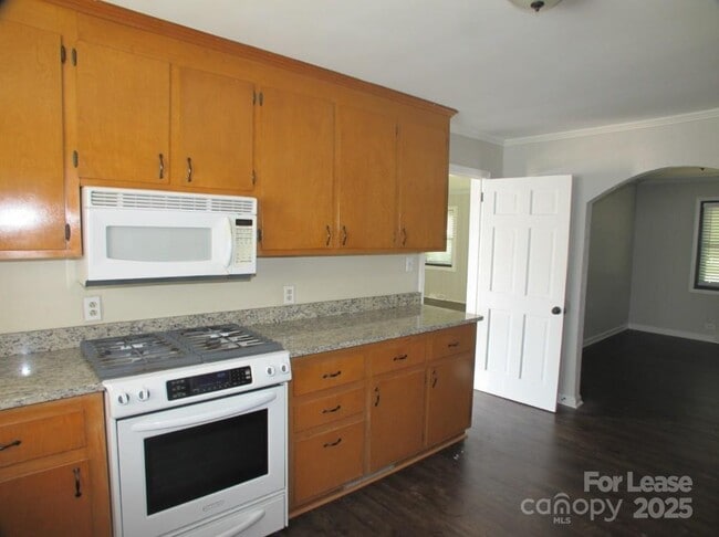 Foto del edificio - 6561 Morehead Rd