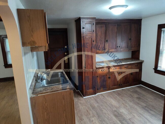 Building Photo - Looking for a 2 Bedroom 1 BathroomUnit nea...