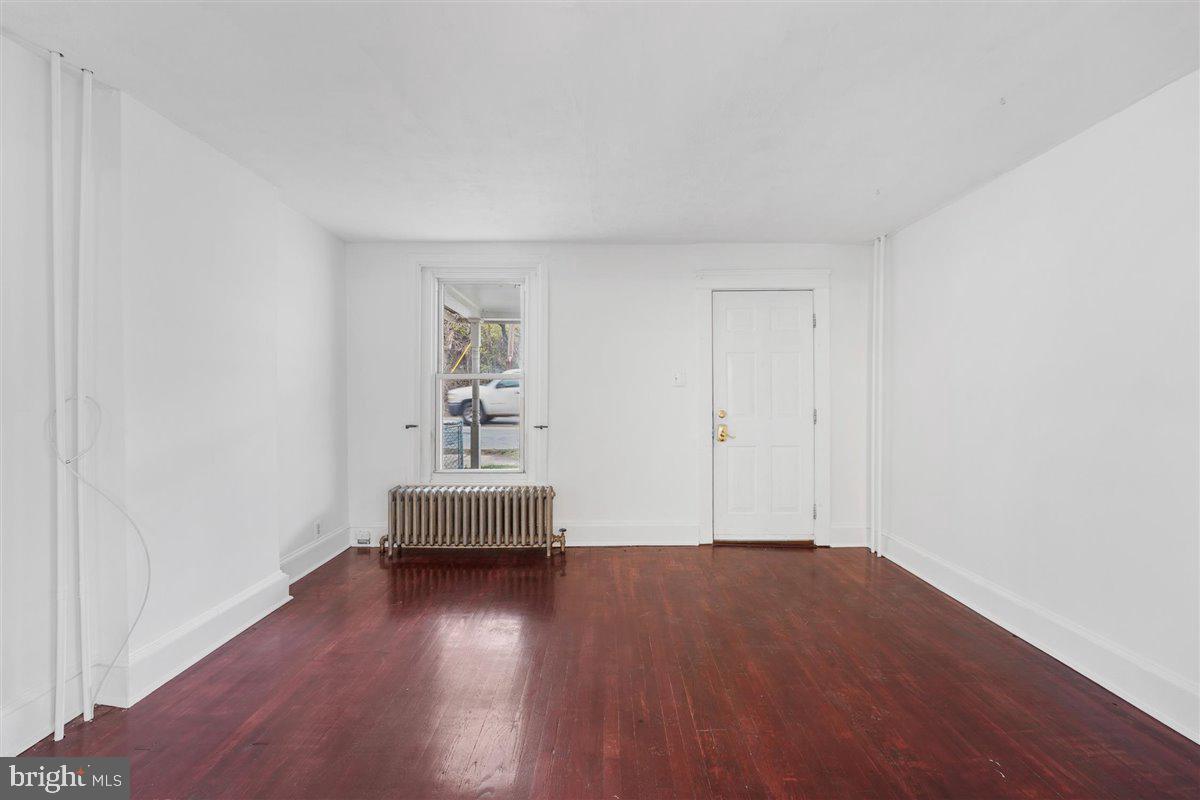 Primary Photo - 528 E Elm St