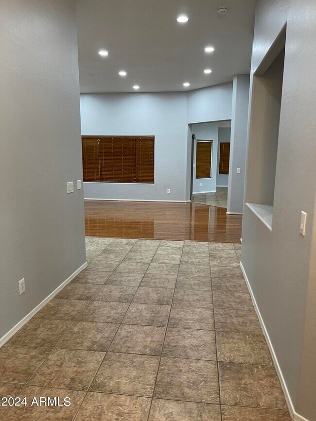 Foto del edificio - 3264 E Thornton Ave