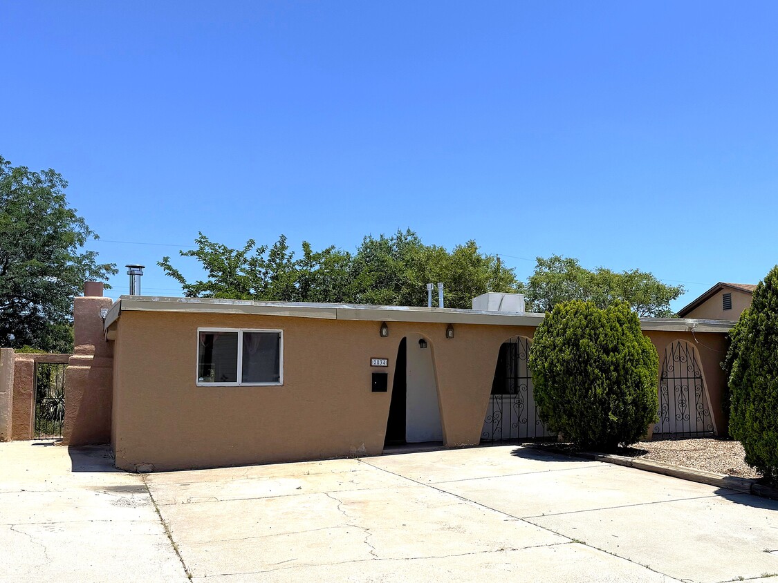 Primary Photo - 2834 Montclaire Dr NE