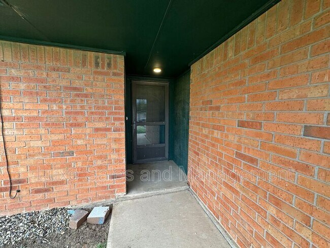 Foto del edificio - 813 N Eagle Ln