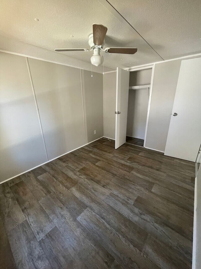 Foto del edificio - Cozy Charm Awaits in this Quaint 2 Bedroom Mobile Home!