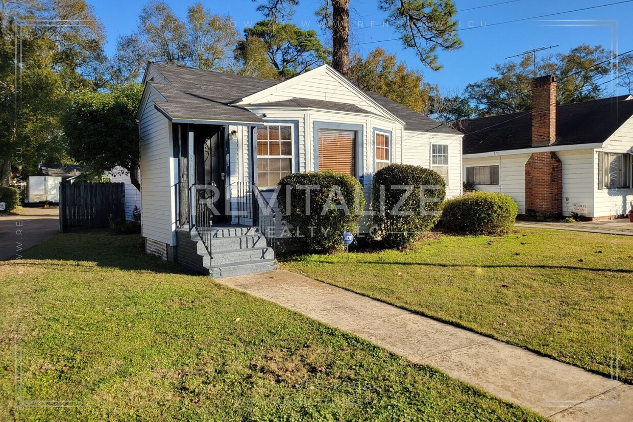 Primary Photo - Updated 3 Bedroom/2 Bathroom House in Mobile!