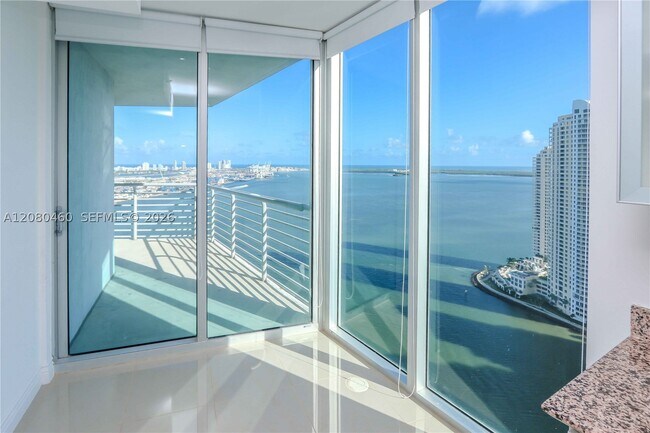 Foto del edificio - 335 S Biscayne Blvd