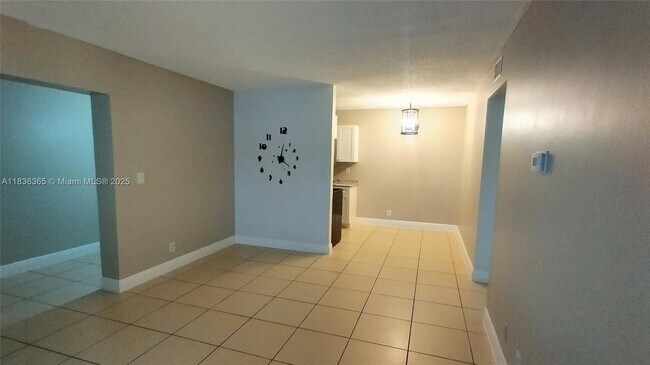 Foto del edificio - 711 NE 2nd Ave
