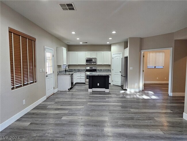 Building Photo - 616 W Blackbird Knoll Ct