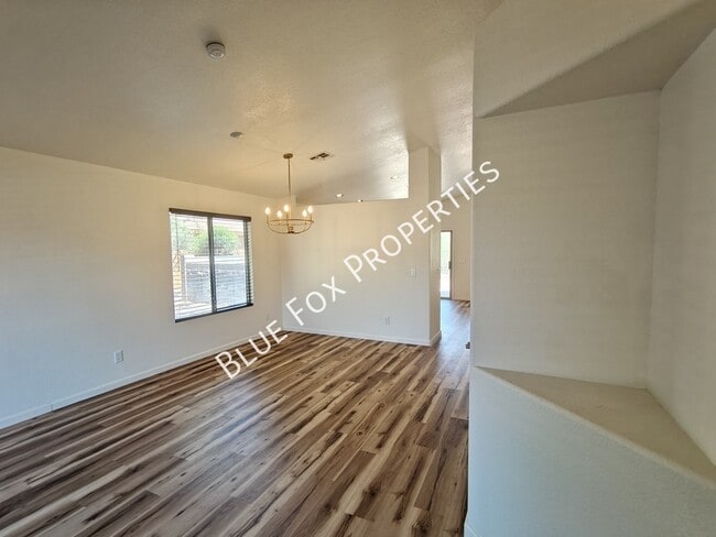 Building Photo - 600 E River Walk Dr