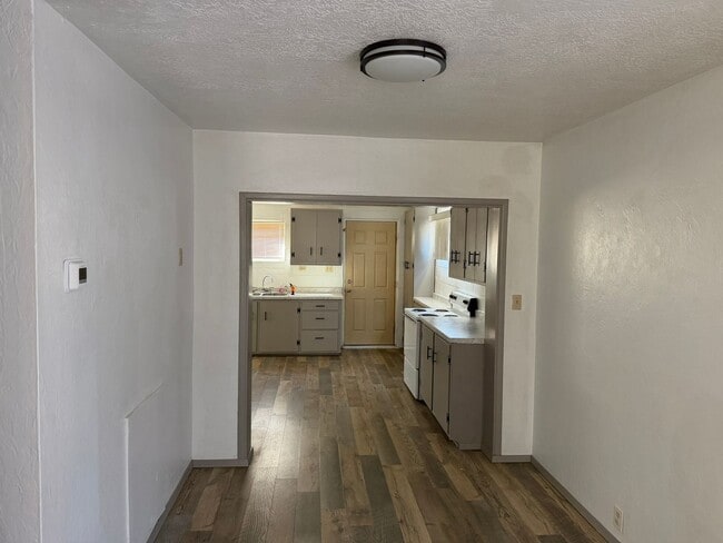 Building Photo - 2 Bed 2 Bath Home