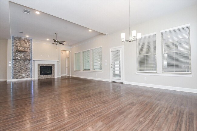 Building Photo - 454 Stonebrook Lane, Conroe, TX 77304 - 4 ...