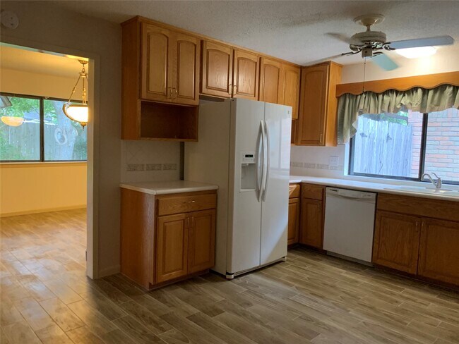 Foto del edificio - 10710 Sagebluff Dr