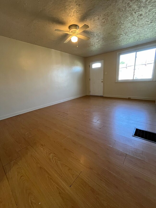 Building Photo - Beautiful 3 Bedroom, 1 Bath in Darby!