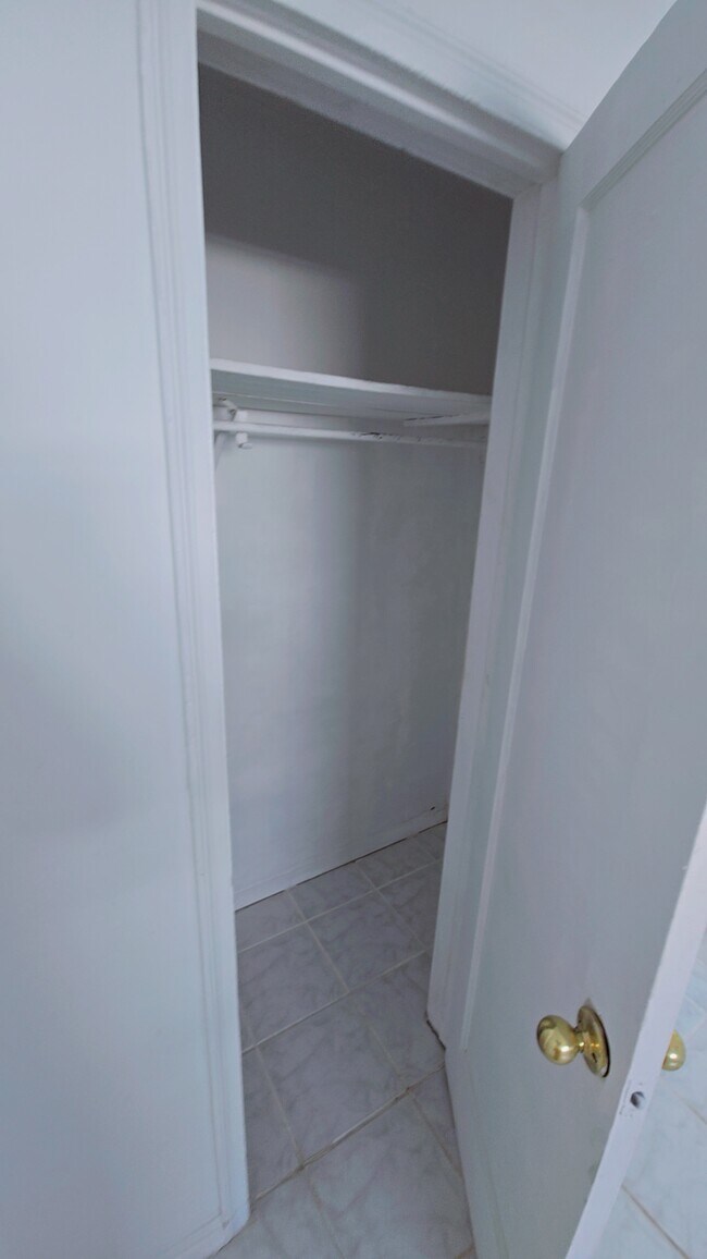 Closet bedroom 1 - 1305 NE 146th St