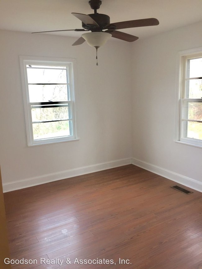 Building Photo - 2 br, 1 bath House - 615 Riverside Drive