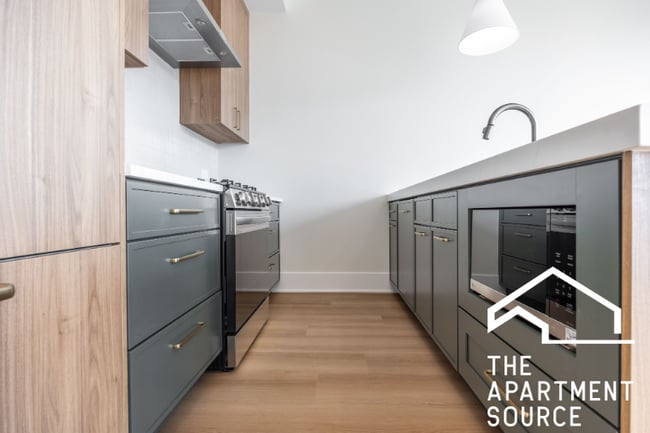 Building Photo - 1620 W Grand Ave