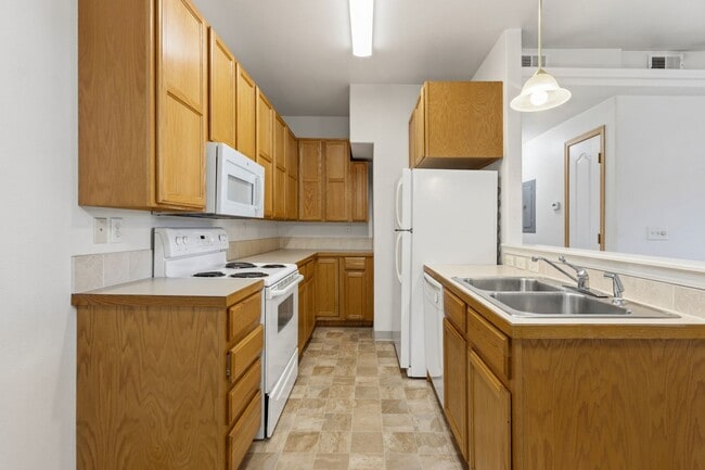 Building Photo - 355 Buffalo Dr