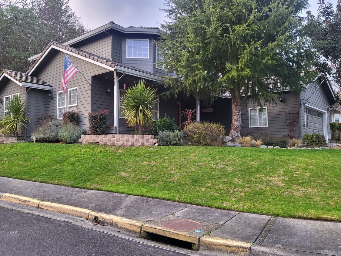 1100 NW Regent Dr, Grants Pass, OR 97526 House Rental in Grants Pass
