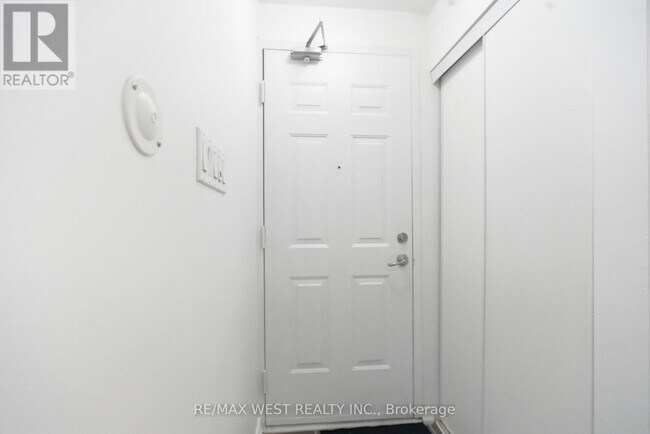 Photo du bâtiment - 19 Coneflower Cres