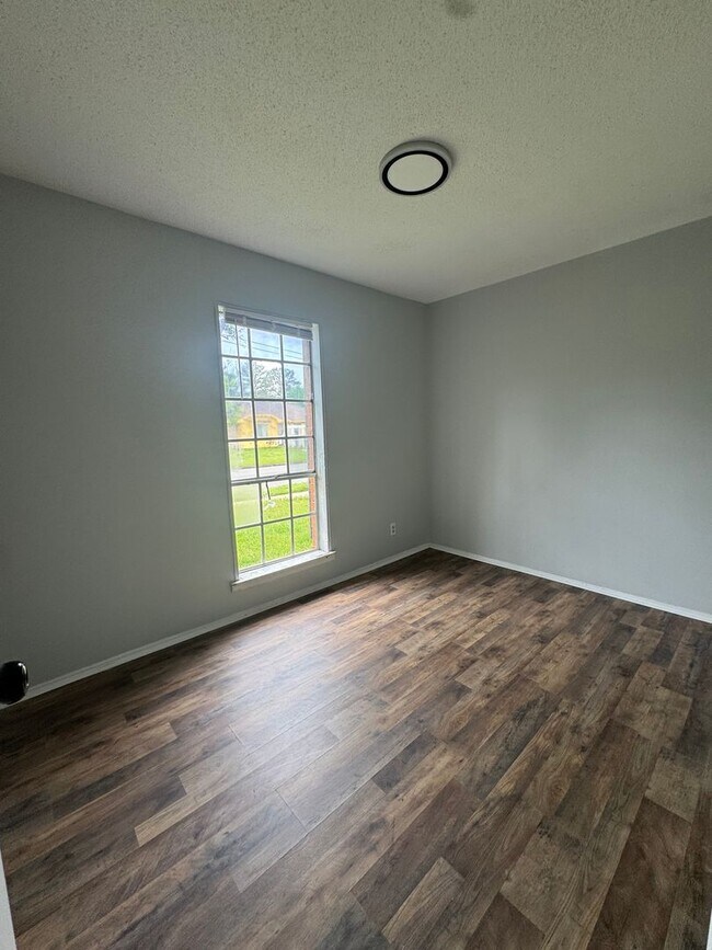 Foto del edificio - 6105 Cherry Hill Rd