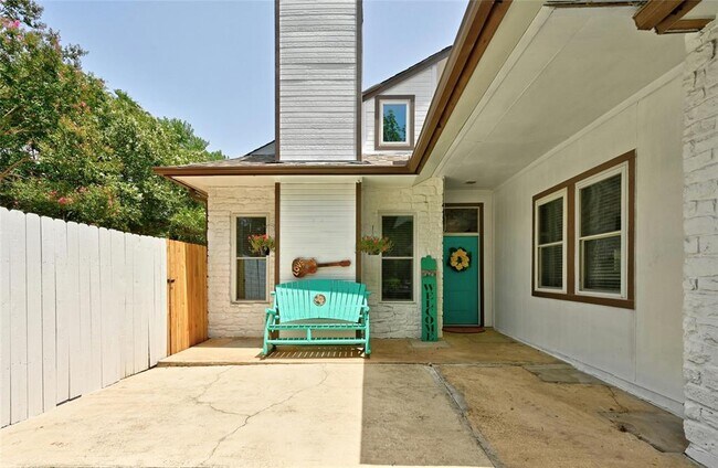 Building Photo - 3012 Rochelle Dr